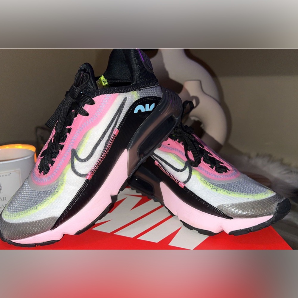NIKE AIRMAX 2090 SIZE 5.5 BEAUTIFUL SNEAKER, NO DEFECTS! 🖤